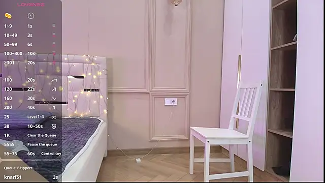 mimi_m00n's Webcam Show