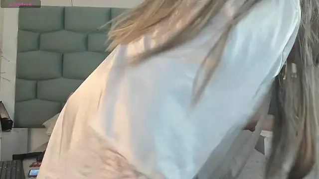 MiaMancini Chat XXX in diretta