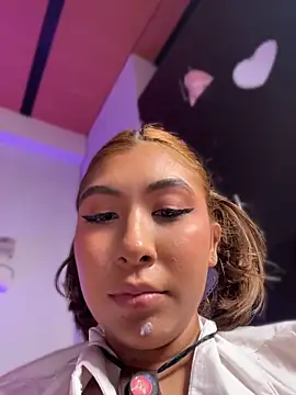 emilysofiia élő XXX-chatje