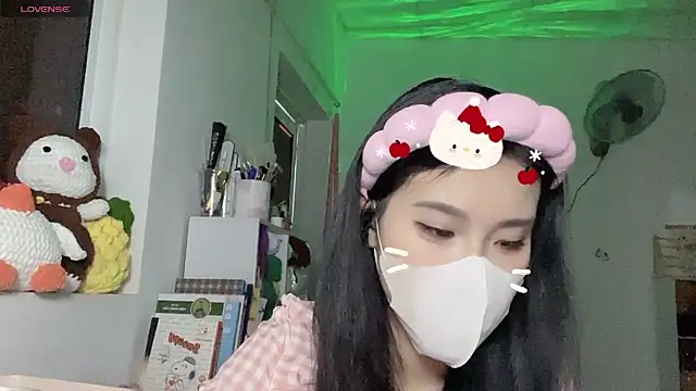 Tieu-May Adlı Modelin Canlı XXX Sohbeti