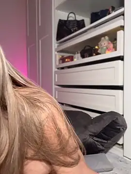 HotBella- live XXX chat