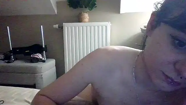 Petite_moi Chat XXX in diretta