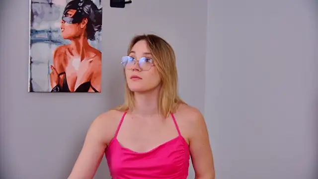 ElaraVoltage Adlı Modelin Canlı XXX Sohbeti