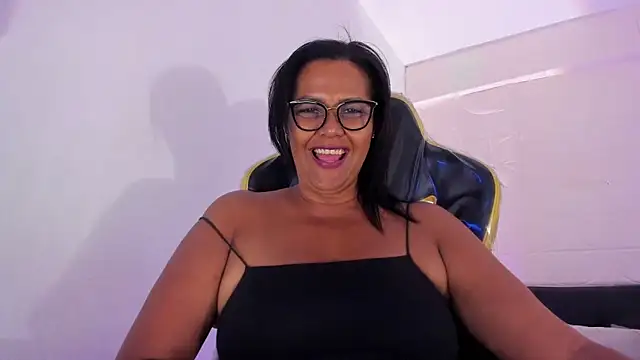 XXX chat uživo modela EmillyLim