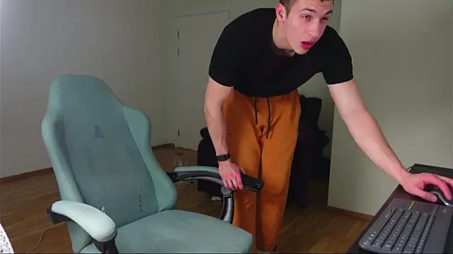 Ryan_Dozer Live XXX-Chat