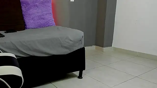 alex_xhunter Adlı Modelin Canlı XXX Sohbeti