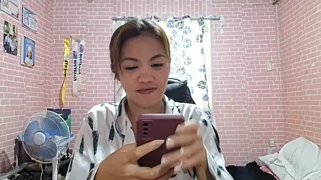 دردشة NatalyaDelille الجنسية المباشرة