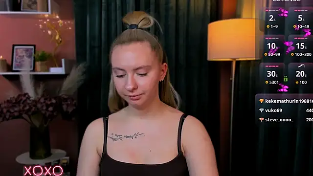 mila_glow1's Live XXX Chat