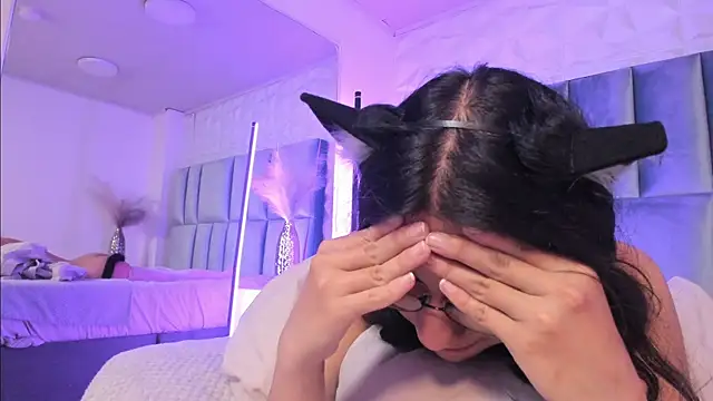 Czat XXX na żywo – HollyPeach