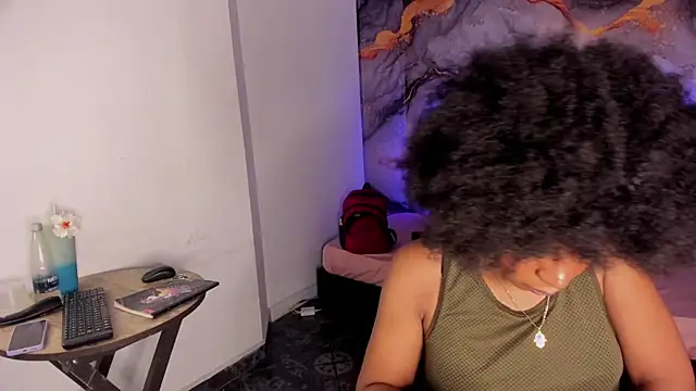 CataleyaMoon_ Show in webcam