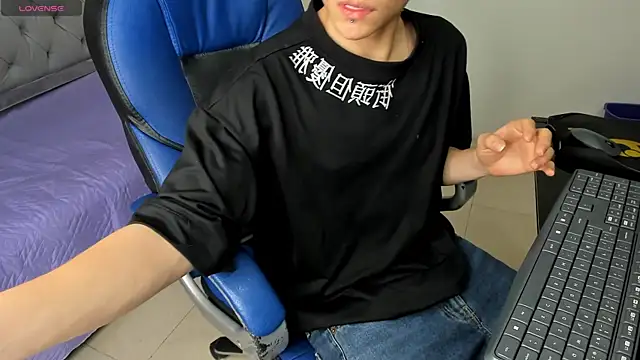 SamBlack_: διαδικτυακό σόου στην κάμερα