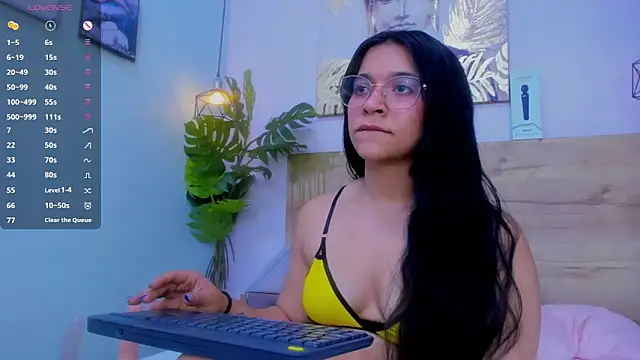 lalytulu99 Adlı Modelin Canlı XXX Sohbeti