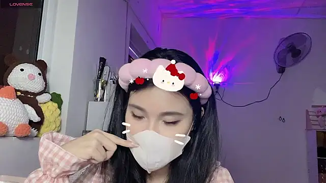 Tieu-May Adlı Modelin Canlı XXX Sohbeti