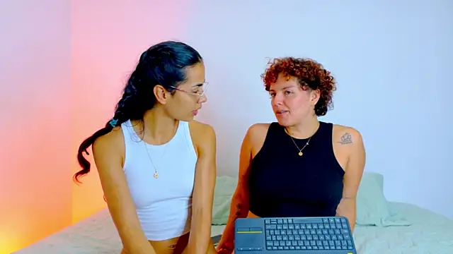 kimandlu élő XXX-chatje