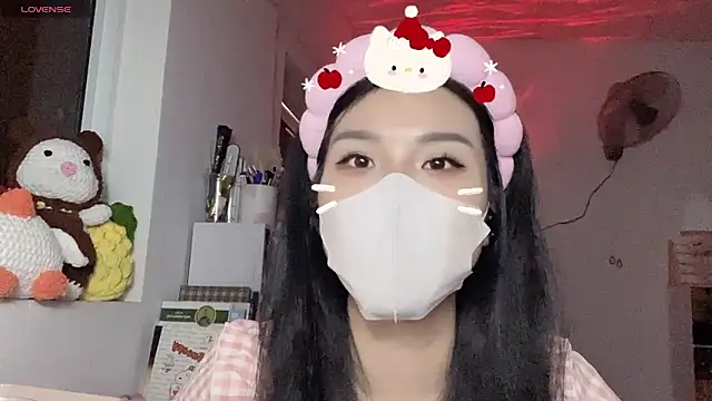 Tieu-Mayn Live XXX chat