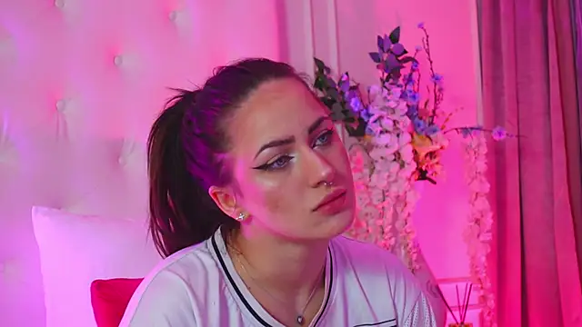 LucyLextonX élő XXX-chatje