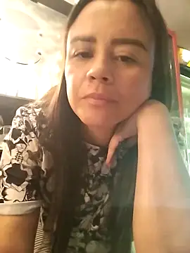 Chat XXX en directo de karlagiraldo198