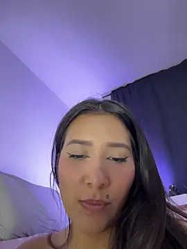 IsabellaJoness_ Chat XXX in diretta