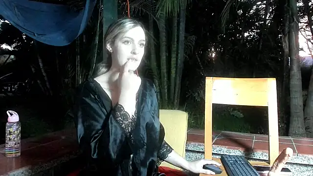 Dionekiss Chat XXX live