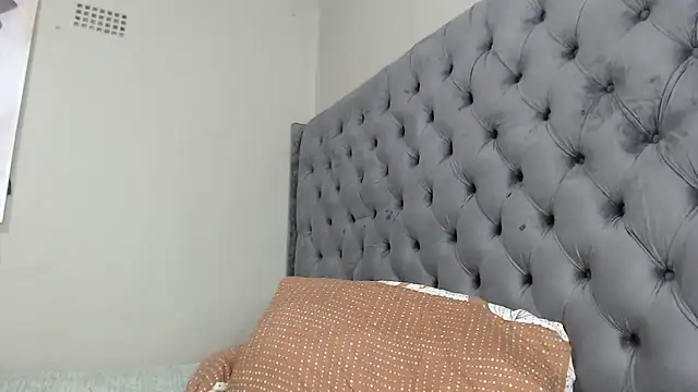 Chat +18 de YummyMelxx ao vivo