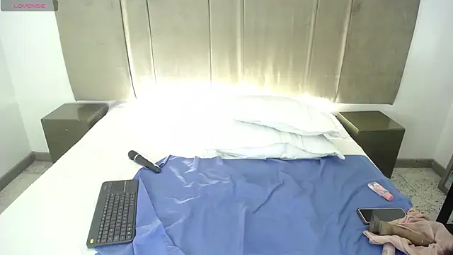 CamiilaReyes' Live XXX Chat