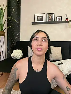 EmmyEvans1 Adlı Modelin Canlı XXX Sohbeti