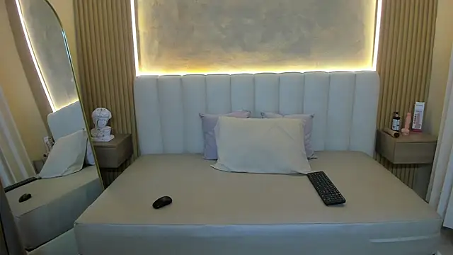 Michelle_Saenz_ Pertunjukan Webcam