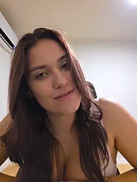 MiaRides19's Live XXX Chat