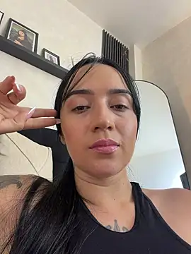 EmmyEvans1's Live XXX Chat