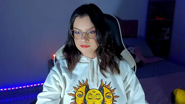 OphelianaRose33 Adlı Modelin Canlı XXX Sohbeti