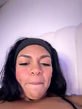 Charly_ Adlı Modelin Canlı XXX Sohbeti