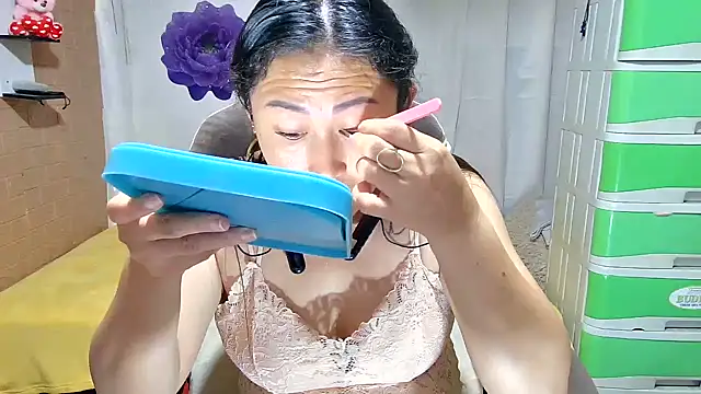 XXX chat uživo modela Filipina_Desire