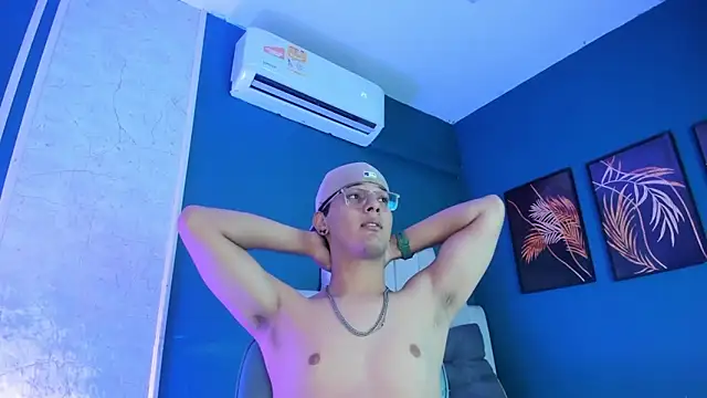 Johnny_Core Webcamshow