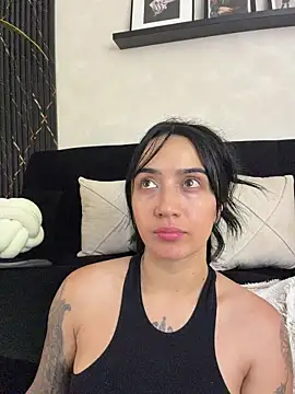 EmmyEvans1's Live XXX Chat