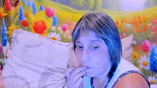 indianroxy Adlı Modelin Canlı XXX Sohbeti