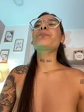 LauraRaider Obrolan Langsung XXX