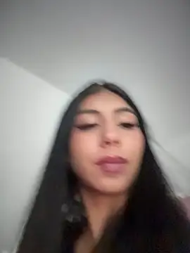 Show de ariella_11 na webcam