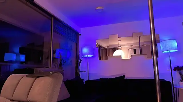 mandi4pole_ Live XXX-Chat