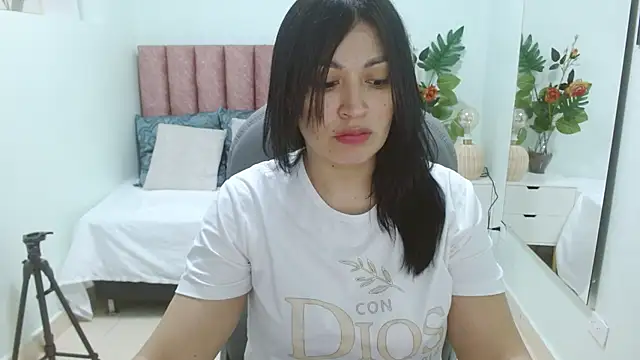 sophia_hadid Chat XXX live