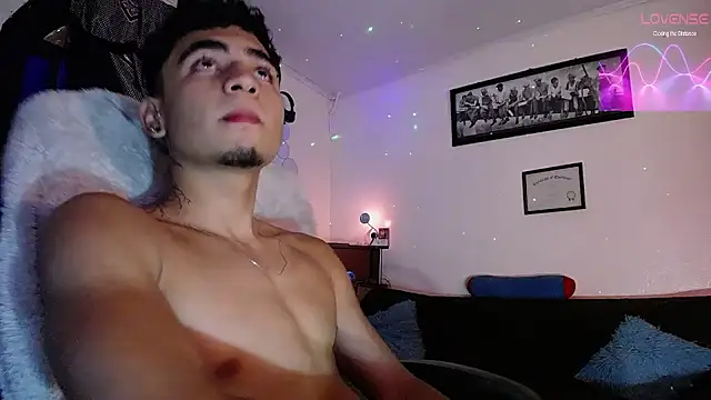 tiancam élő XXX-chatje