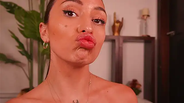 LunaMystyque élő XXX-chatje