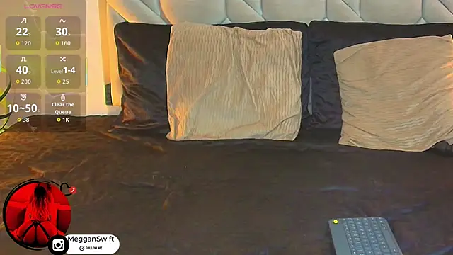 megganswift_ Adlı Modelin Canlı XXX Sohbeti