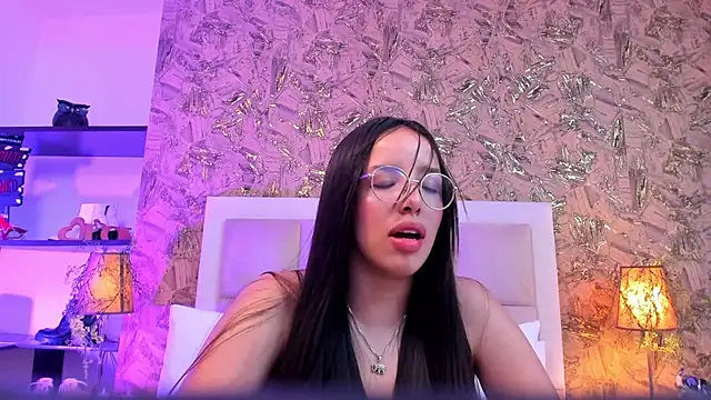 ValkyriaSteel Adlı Modelin Canlı XXX Sohbeti