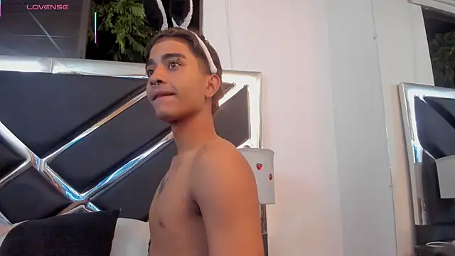 MiikeOthon Chat XXX in diretta