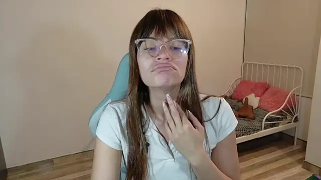 Emerald_Sparkles_ Chat XXX in diretta