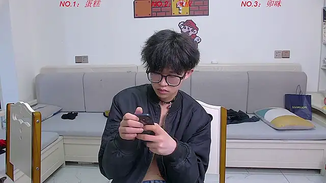 Chili-001: διαδικτυακό σόου στην κάμερα