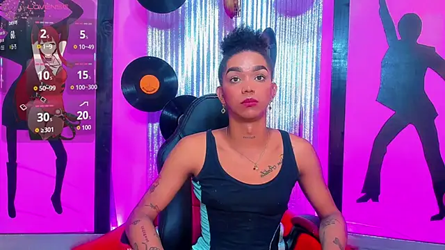 Show modela nickyminach_ na web-kameri