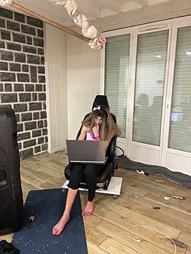 samia42 Show in webcam