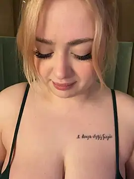 KellyMoors' Live XXX Chat