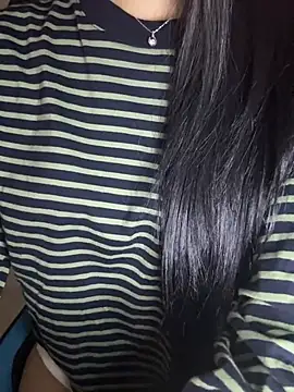 Yiyina_17 live XXX chat